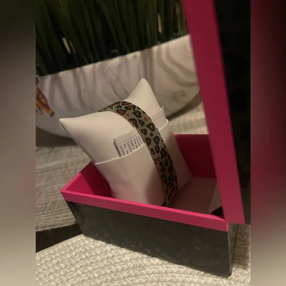 Betsey Johnson Unique Gorgeous Watch - Picture 5 of 11